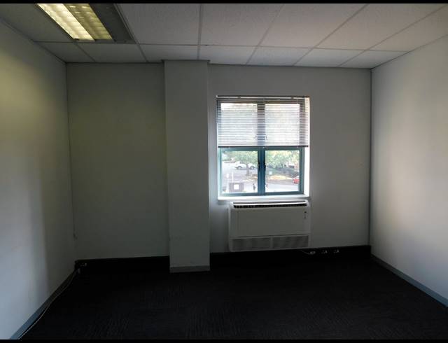255M² OFFICE TO LET IN HYDE PARK